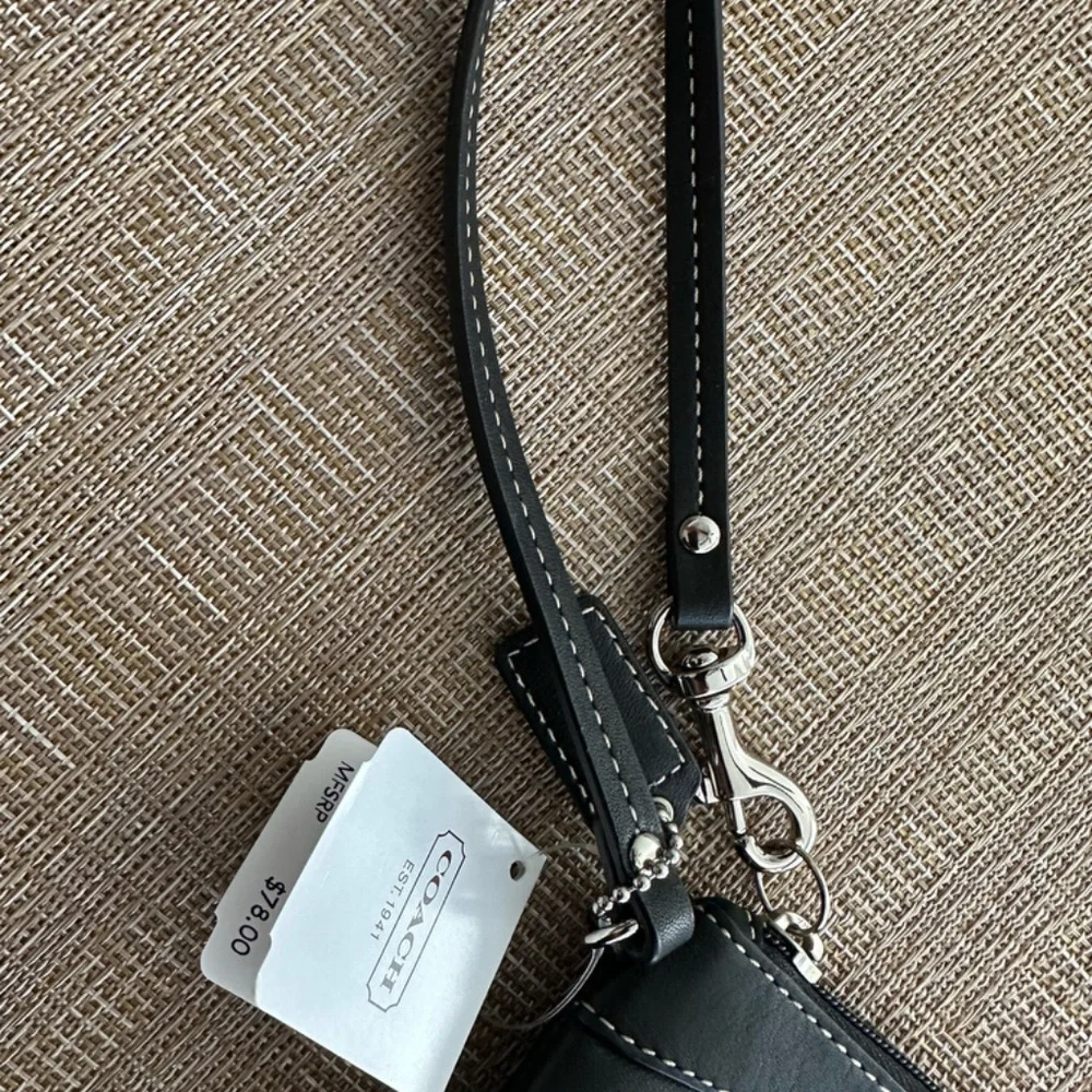 NWT Coach Leather Pleated Medium Wristlet - Black - Picture 4 of 8